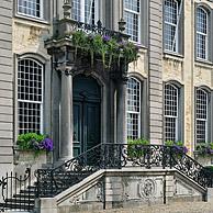 Het stadhuis met belfort op de Grote Markt te Lier, België
